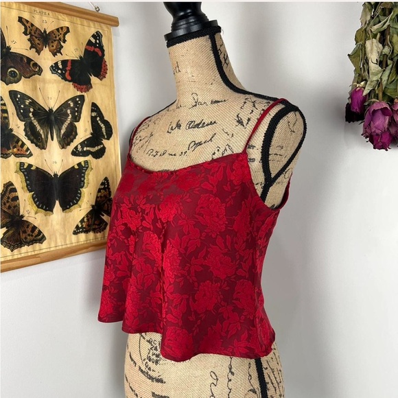 Red Burgundy Satin Floral Cami Cropped tank top - Picture 2 of 4